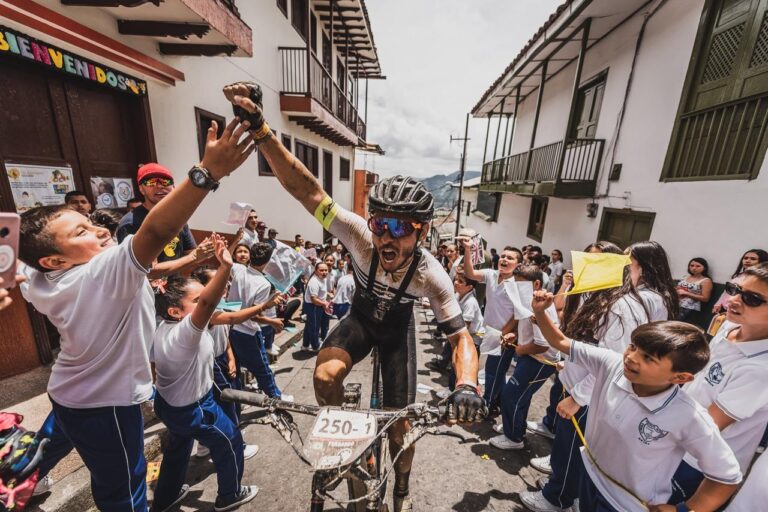 Fernando Vilela as Café na Trilha